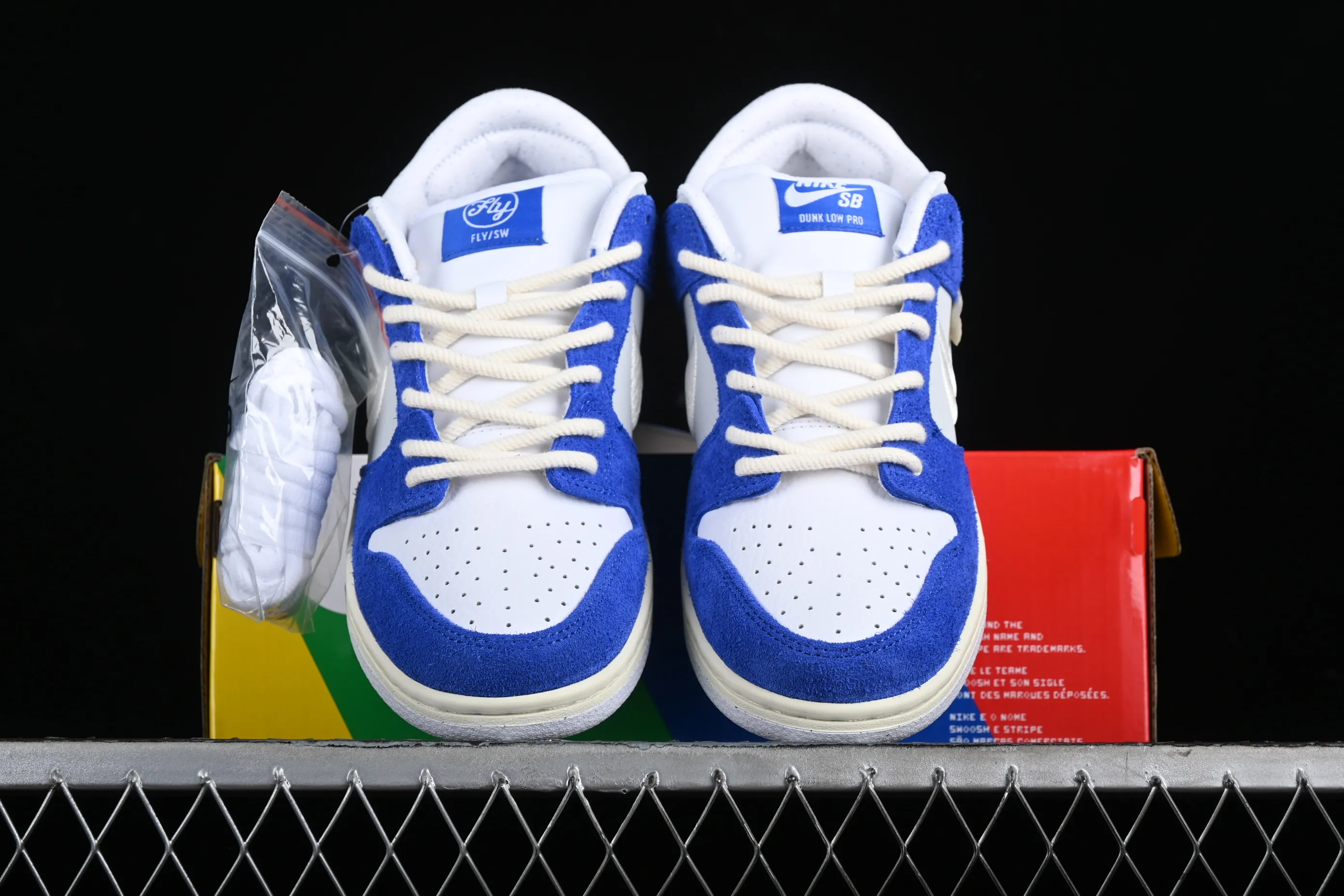 All categories Nk SB Dunk Series Nk SB Dunk Low low-top sneakers April Skateboards x Nk SB Dunk Low joint model Frozen Rose SB smashed backboard fashion casual sneakers FD2562-400